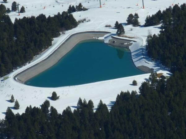 Reservoirs: garantierte Wasserversorgung Pulverschnee Wasser Membrane Abdichtung