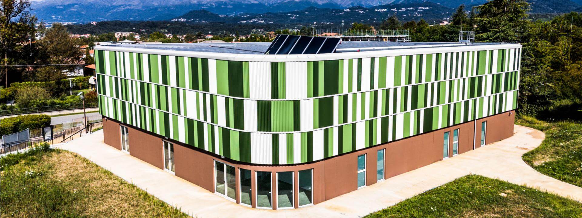 Campus di Cossato: la facciata prende forma con MONTAFORM® Design