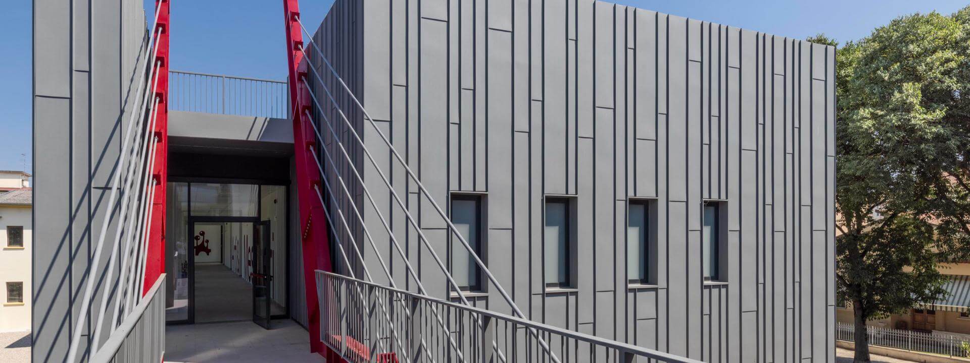 Nuova ala della Scuola Arti & Mestieri di Suzzara: un involucro tecnologico per la formazione del futuro